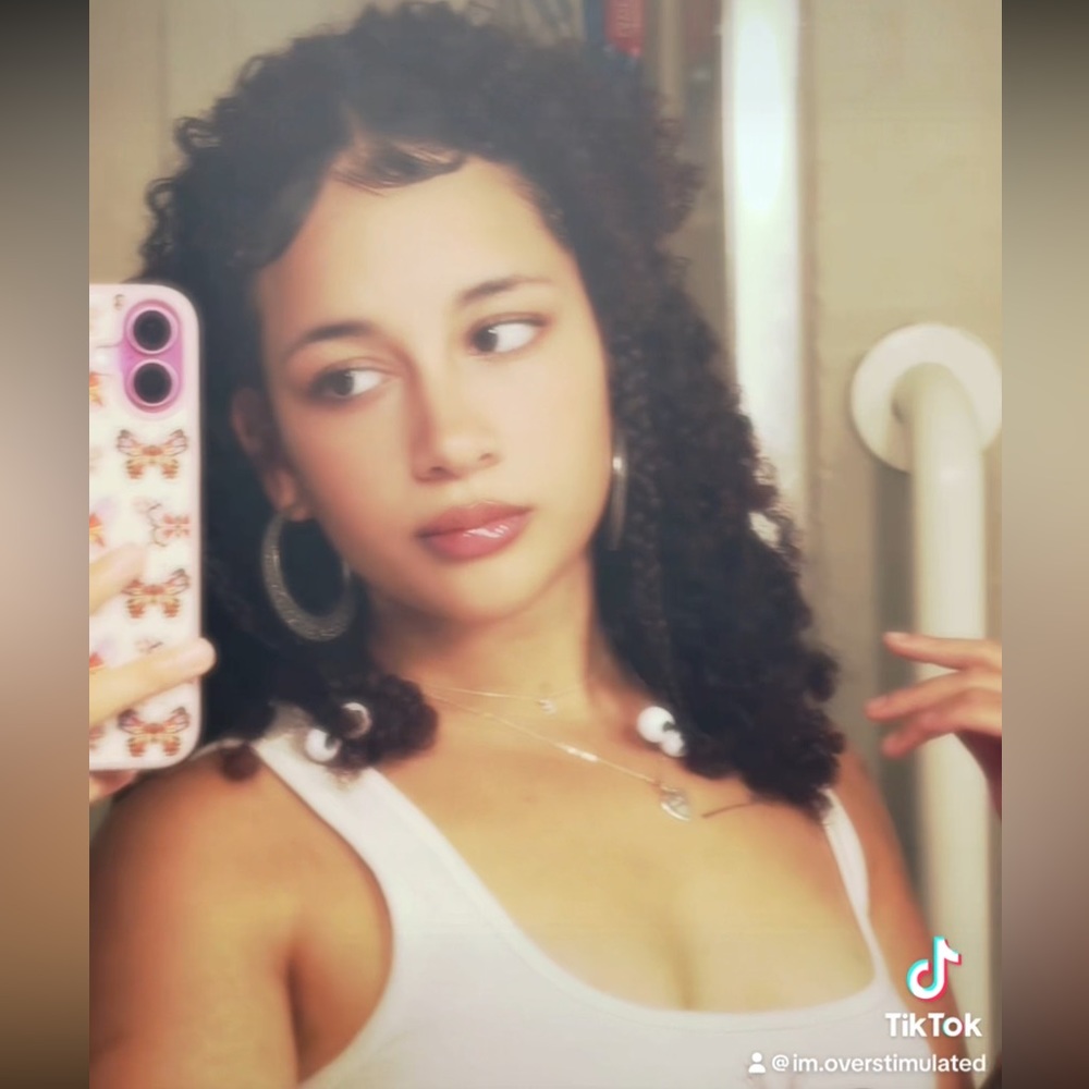 Meet your Posher, Elaina